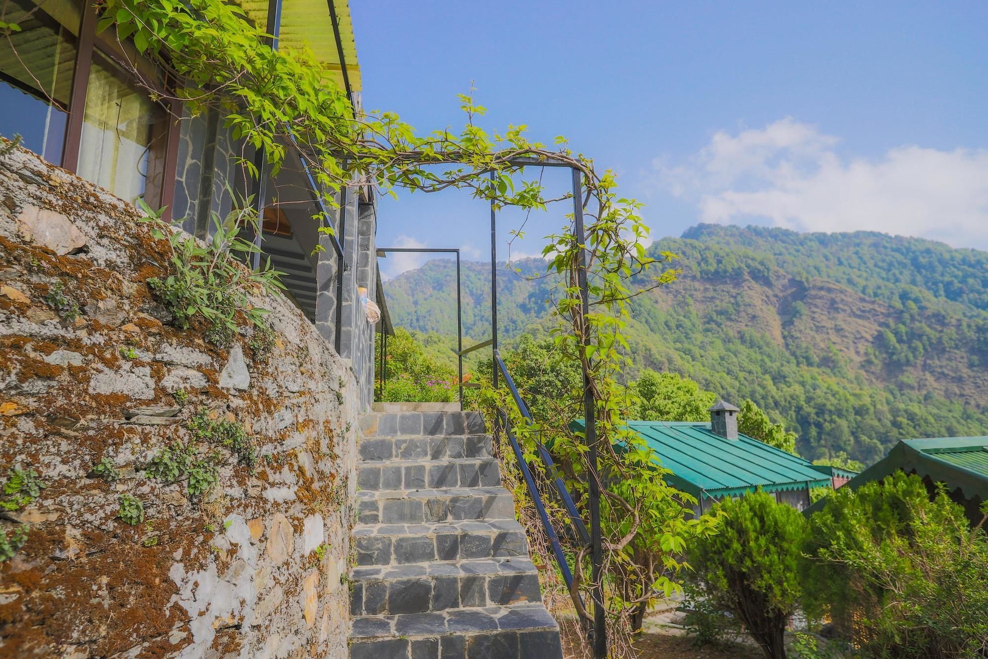 V Resorts The Nest Cottage Найнитал Экстерьер фото